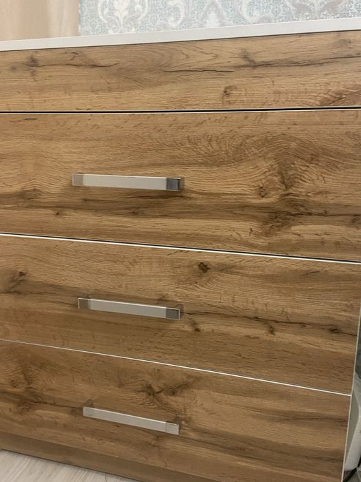 Комод с зеркалом . Продам