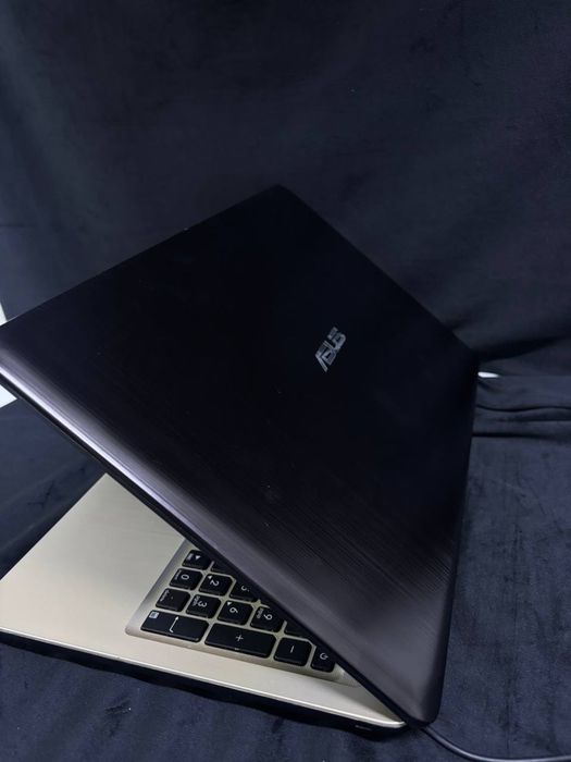 Ноутбук ASUS  Core i3-8130U