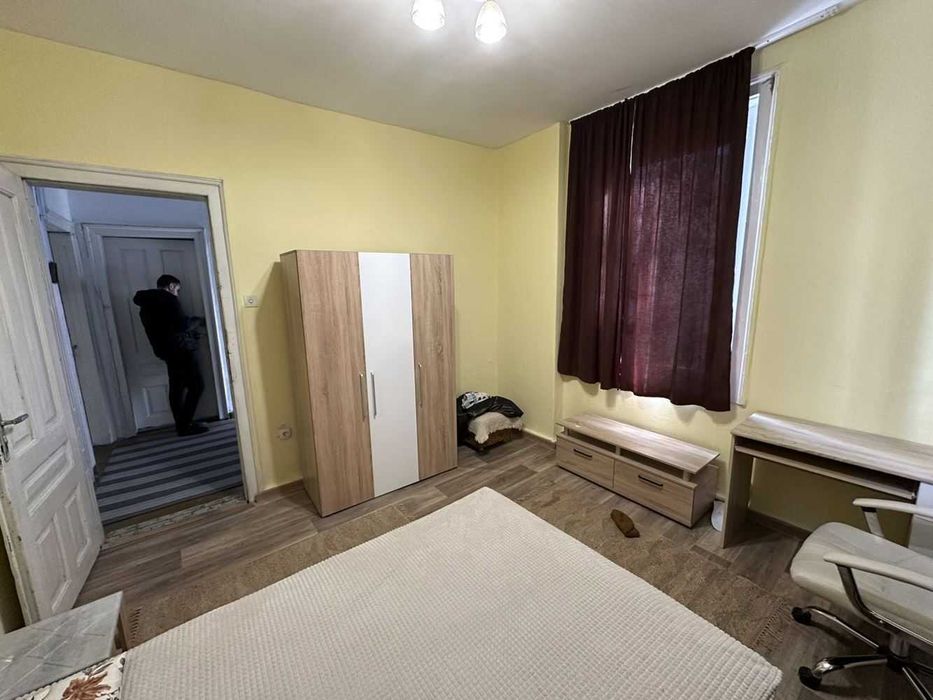 Дава се под наем Етаж от къща в Пловдив, Център - 90 кв.м за 498.27 € - Снимка #1