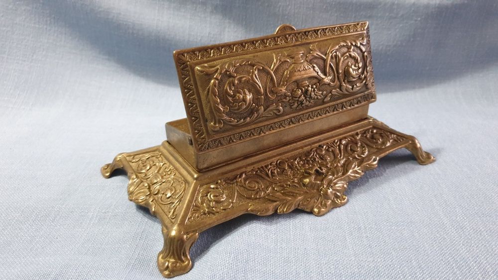 Бронзов писалищен аксесоар и Месингов вагонен аплик