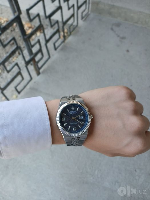 Rolex soat sotiladi
