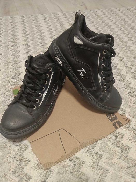 Мъжки черно-бели обувки