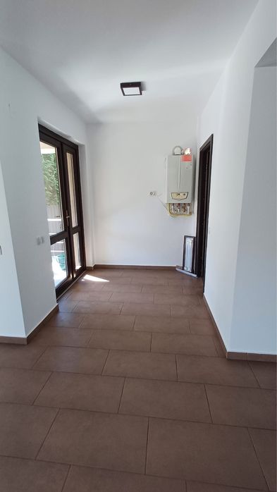 Spatiu comercial zona Selgros parter bloc nou