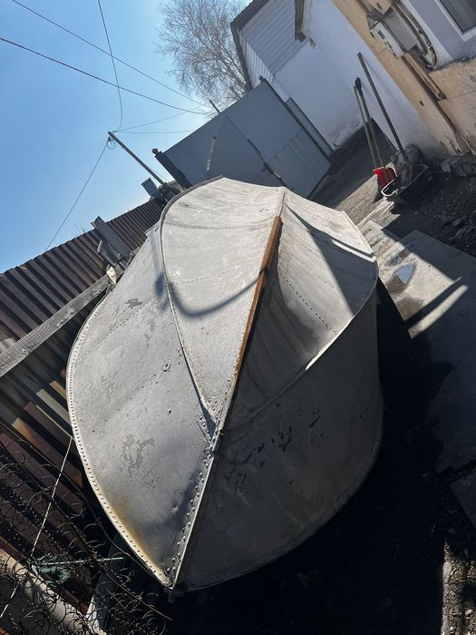 Металлическая лодка