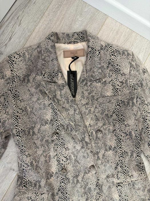 Vând sacou nou, cu etichetă, marca BLANKNYC