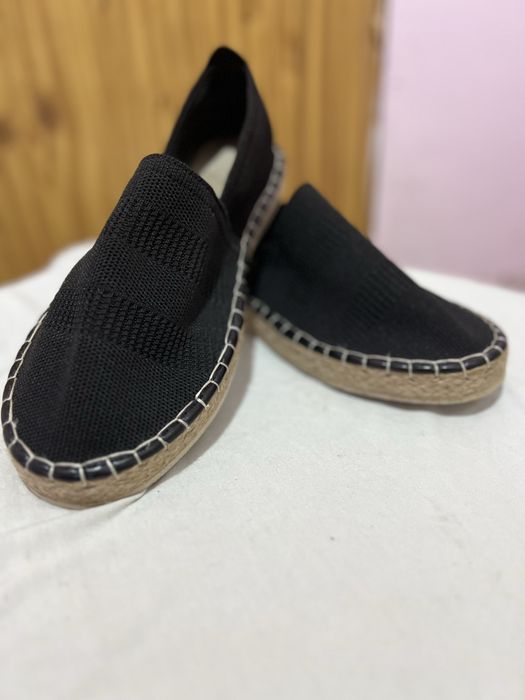 Erkaklar uchun qora espadrilyalar (sliponlar), yozgi poyabzal40/41