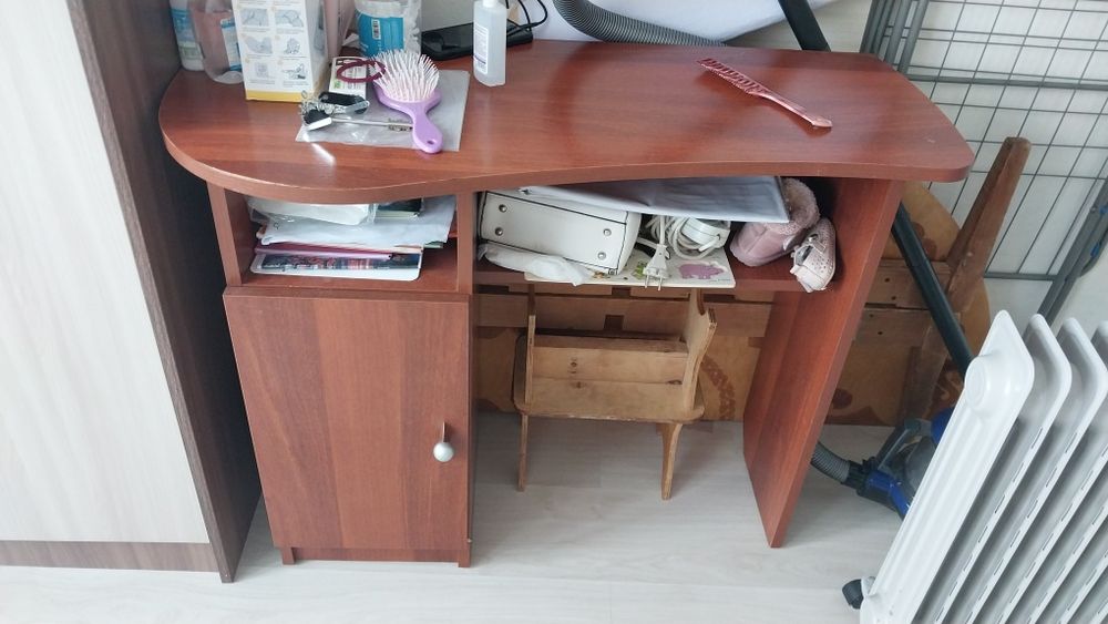 Продам стол шкаф