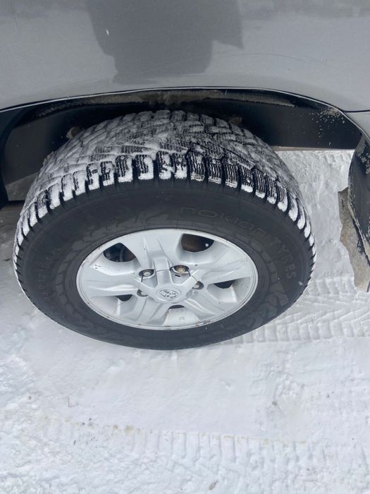 Зимняя шипованная резина 265x65x17 на дисках.