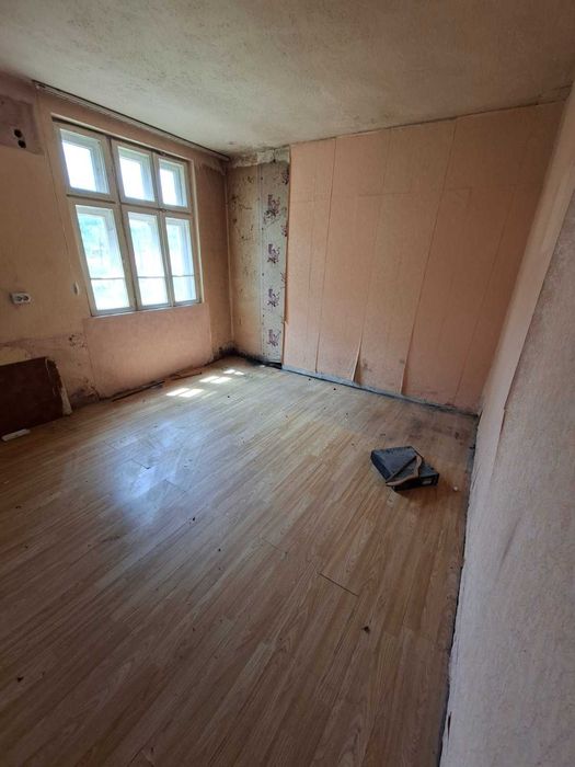 Продажба на къща в село Изгрев, община Суворово
