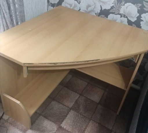 Продам компьютерный стол б/у