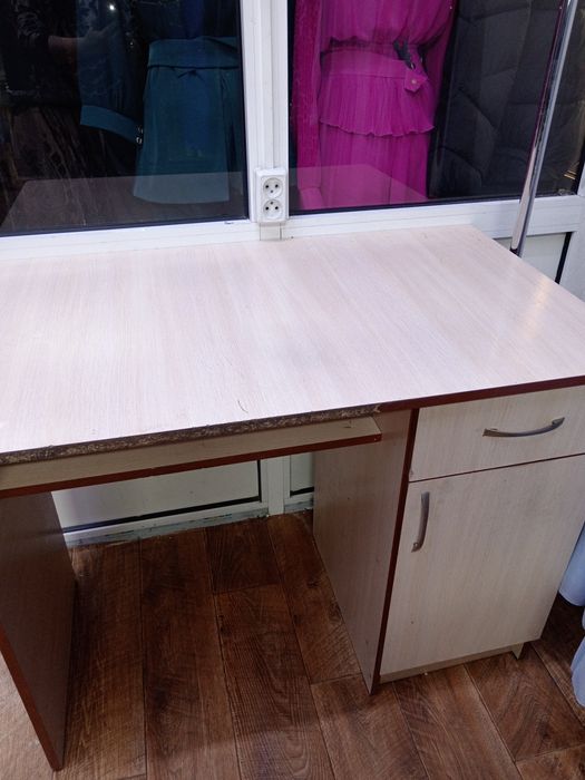 Продам писменный стол.