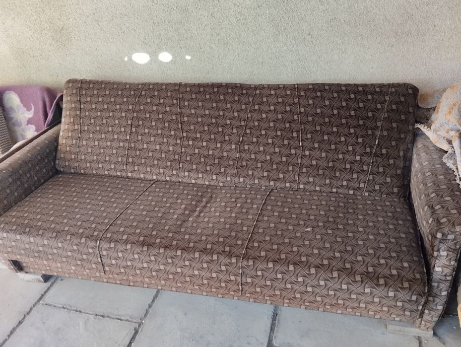 Диван советский тяжёлый в хорошем состоянии