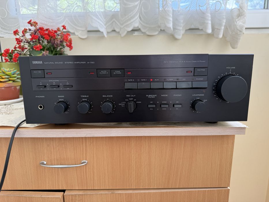 Yamaha A-720 Качествен стерео усилвател