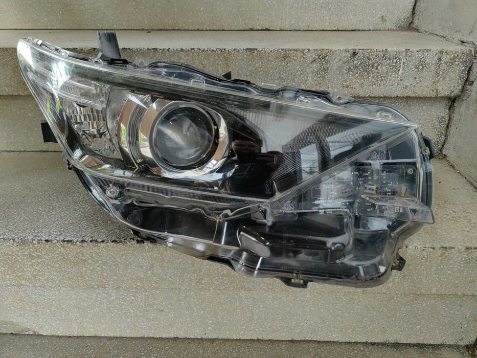 Фар Toyota Auris LED десен / Фар Тойота Аурис / Фар Auris Оригинален