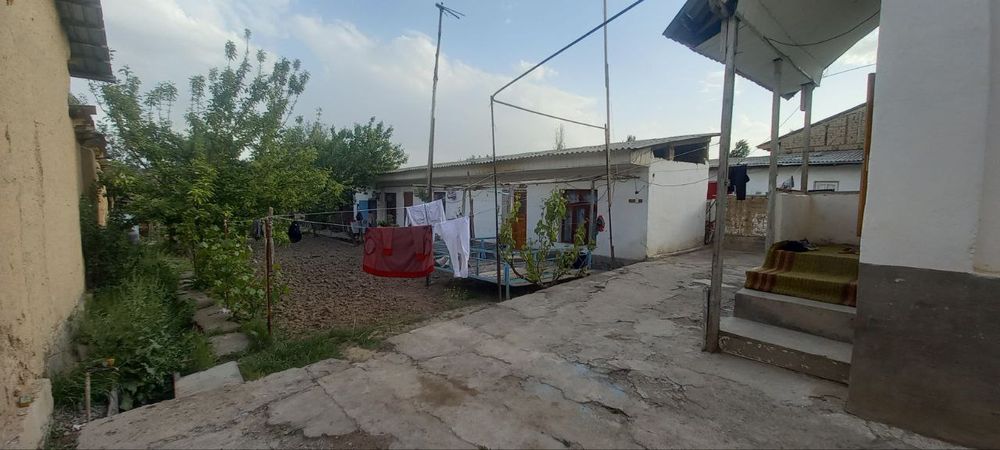 Uy sotiladi 7 sotik qoshimcha 2 sotik yeriyam bor