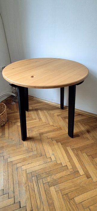 Masa rotunda de lemn