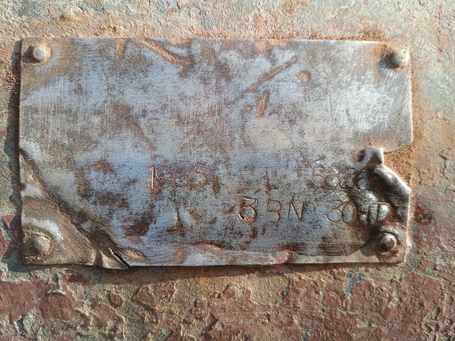 Vând motor electric trifazat cu reductor