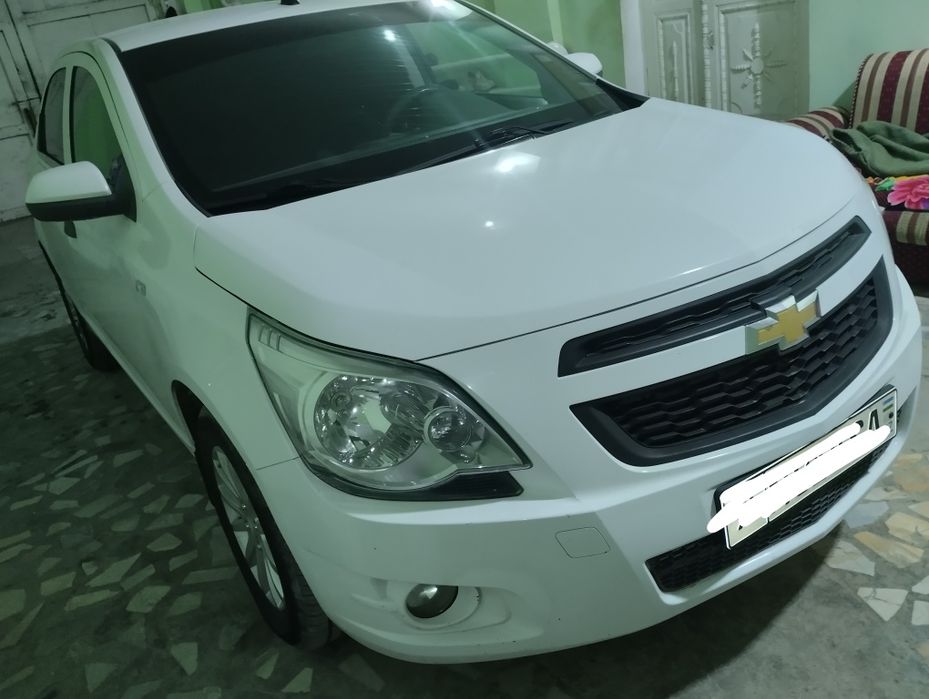 Белый Chevrolet Кобальт