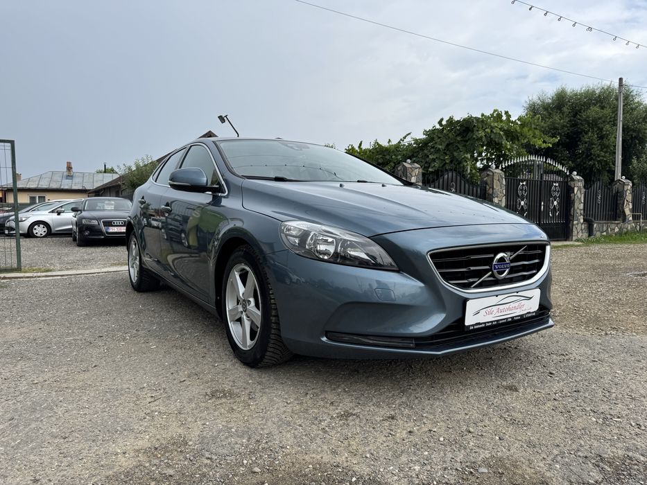 Volvo v40 ** Navigatie **piele**cesuri digitale**camera*Rate/avans zero