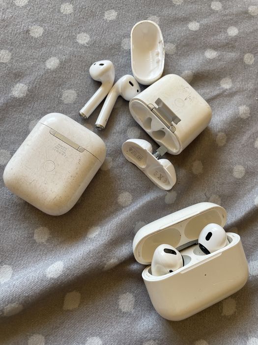 Lot piese AirPods carcase si casti pentru piese reparații dezmembrări