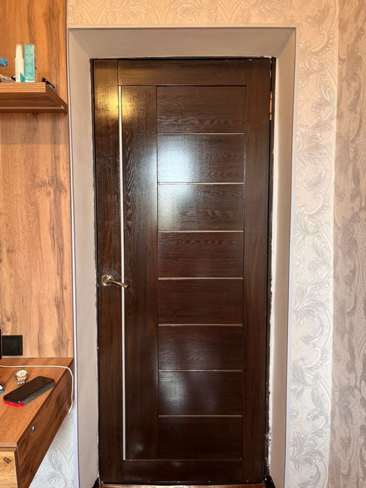 двери наружный и меж комн