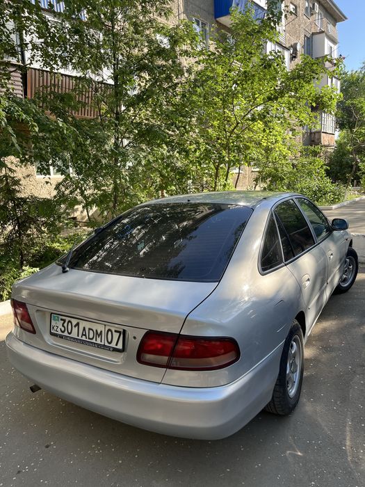 Mitsubishi Galant 1995.