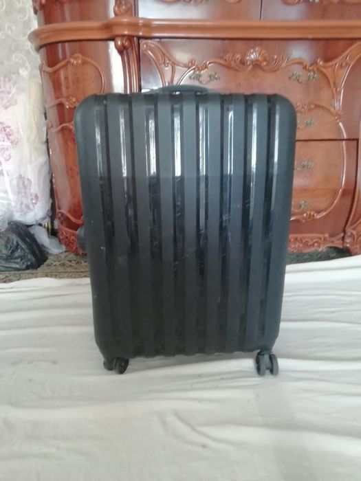 Продаётся чемоданы багаж