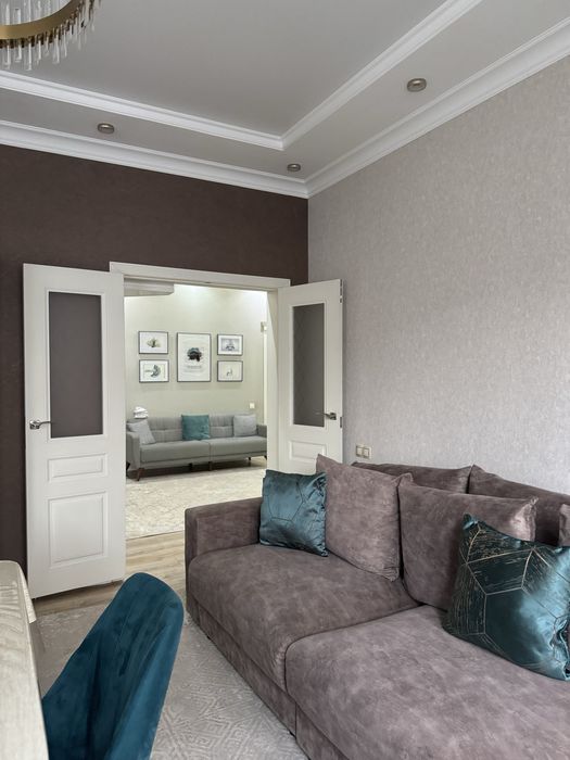 Диван 3,5м + отдельный пуф