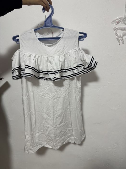 Нарядное платье без рукавов