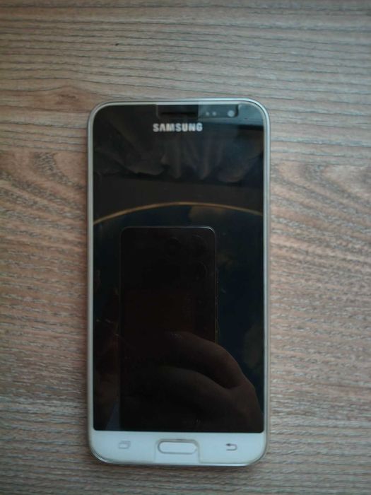 Vind telefon Sansung Galaxy  J3