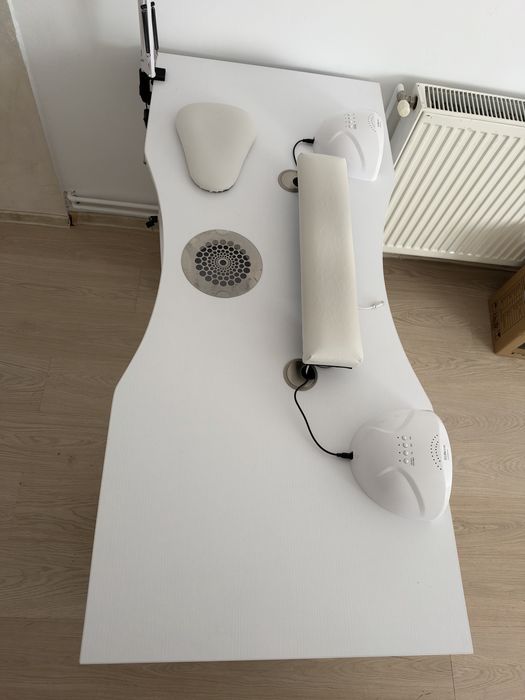 Masa manichiura cu aspirator incorporat