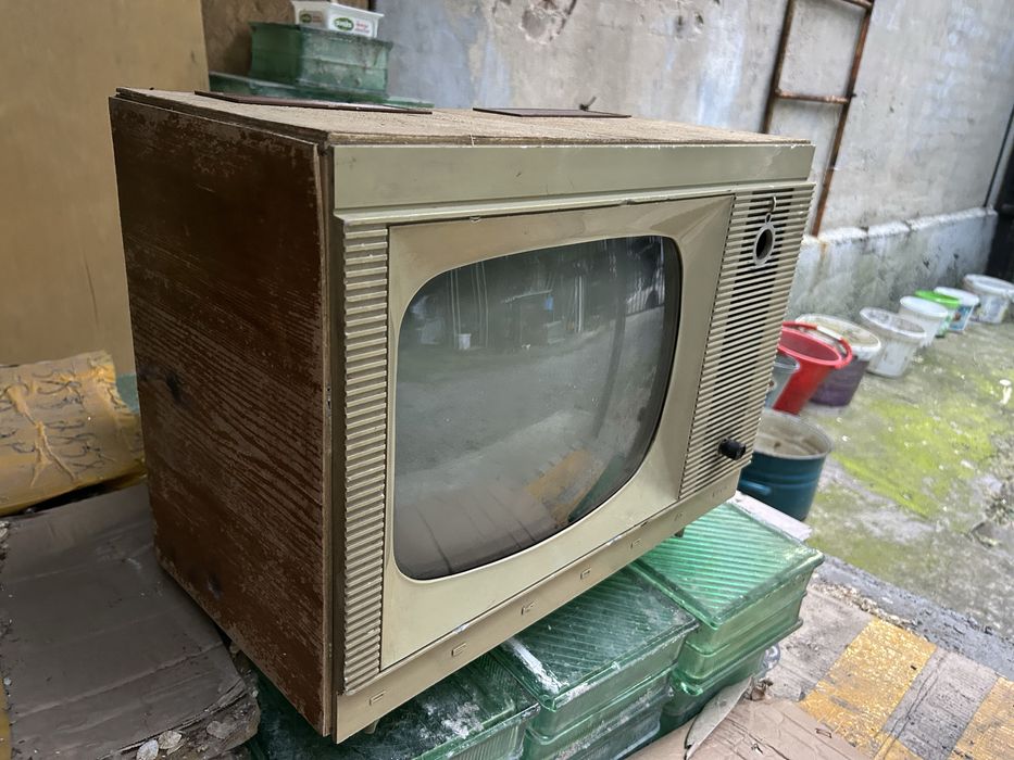 Продам телевизор рекорд
