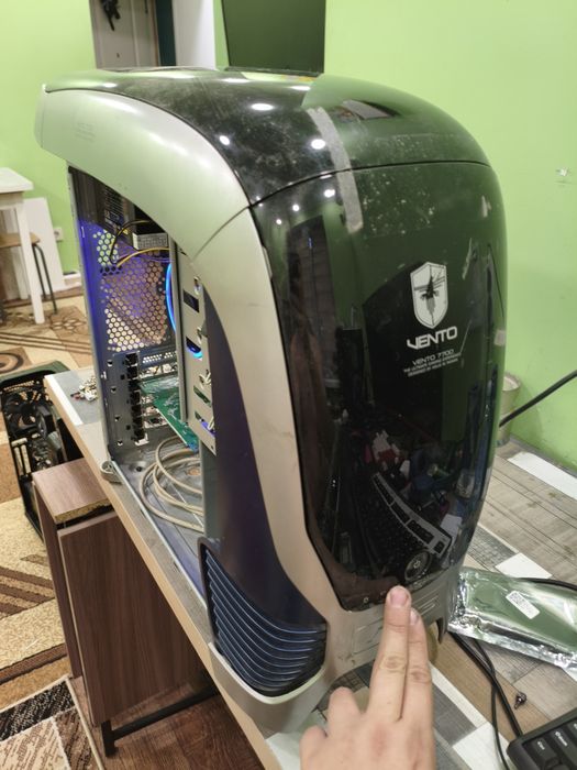 Компьютер. Core2quad 9550 8gb gt 9800 1gb.