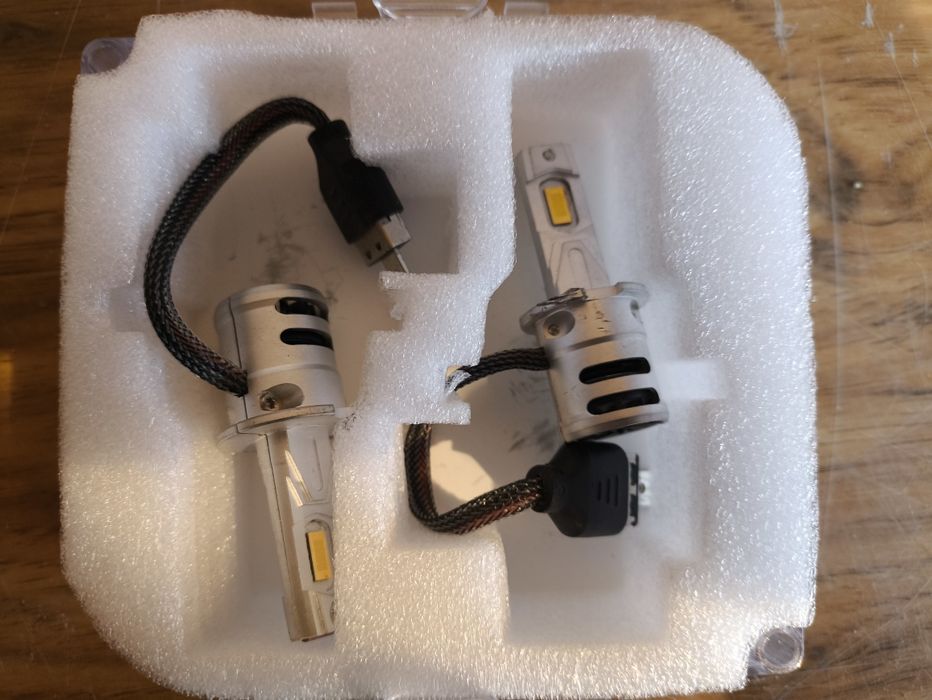 Лампочка фирмы NEO..