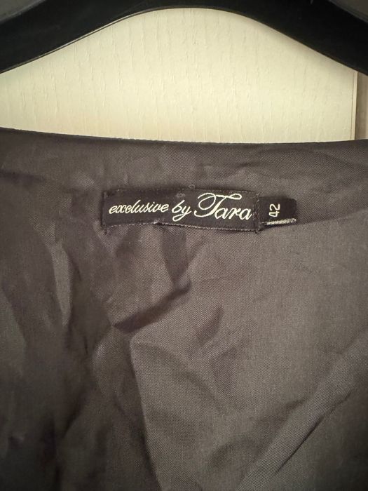 Черна сатенена рокля размер 42 (L)