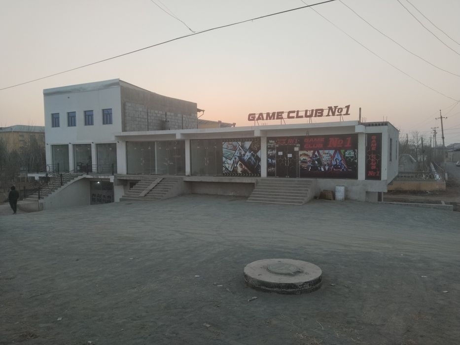 Katta yo'l bo'yida 240 kv metr