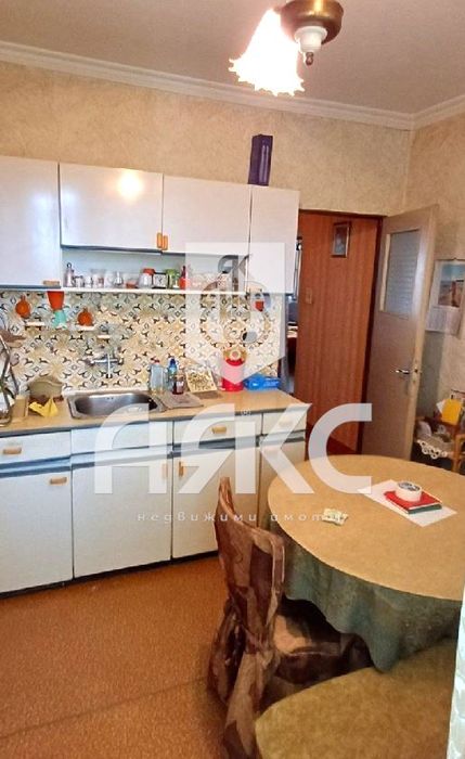 Продава се Тристаен апартамент в София, Надежда 2 - 95 кв.м за 1885 €/кв.м - Снимка #2