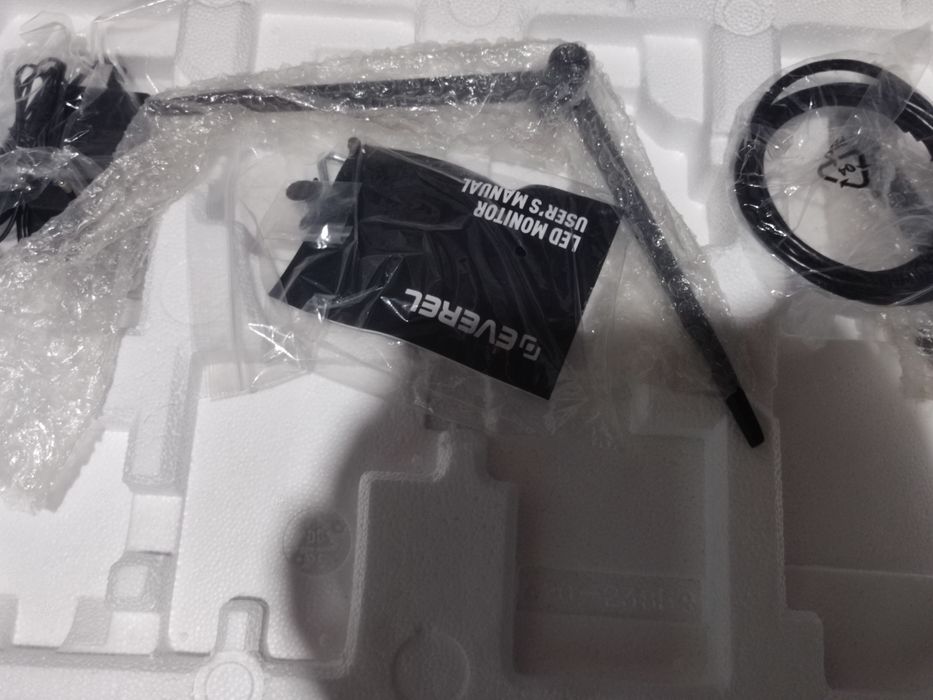 Komputer avt prossesor va everal ekran va qo'shimcha jihozlar