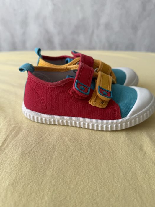 Продам мокасины детские
