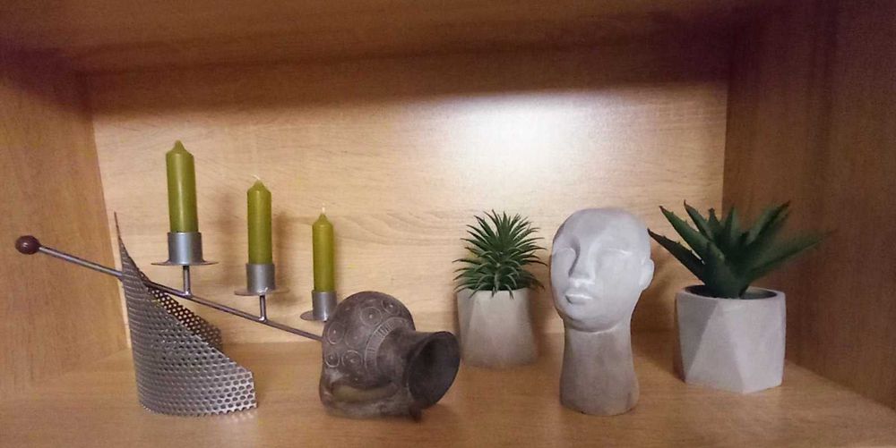 Статуетка ваза свещник плетени цветя бутилка и чаши кутии за подправки