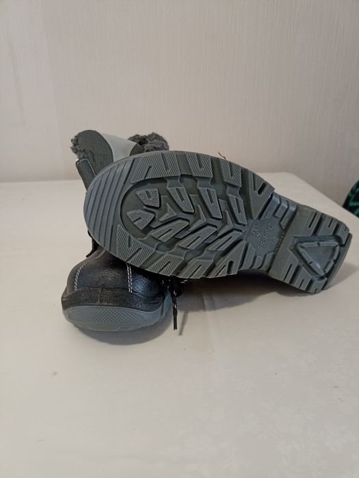 Ботинки зимние рабочие.