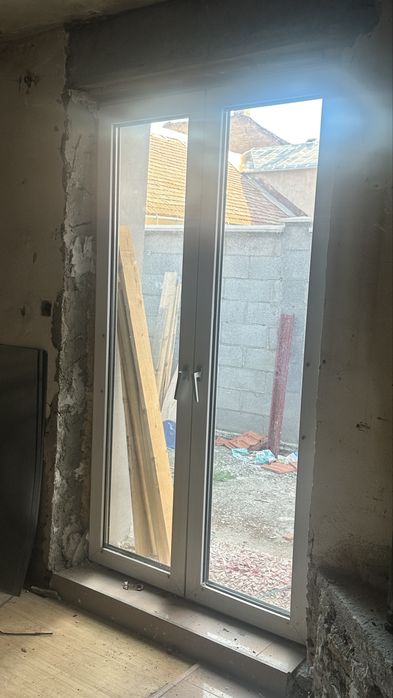 Vand Geamuri, uși, in stare foarte buna, le scoatem toate pentru ca renovam si punem lemn stratificat! Pt cei interresati 0749529086! Pret fosrte bun!