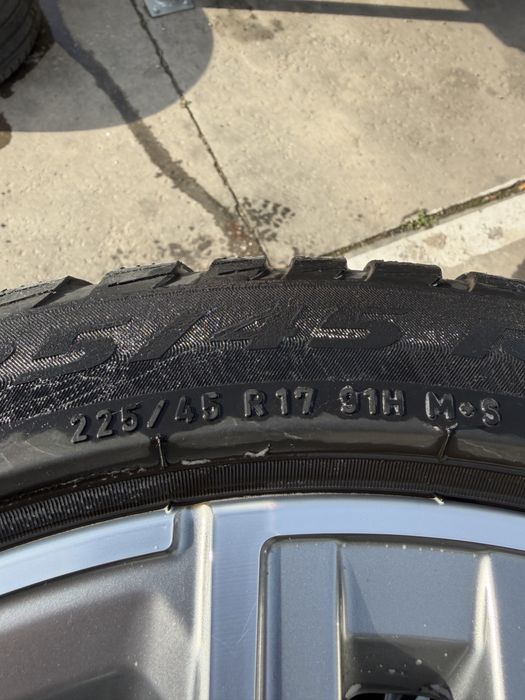 Оригинални BMW джанти 17 цола с гуми Pirelli 225/45/17