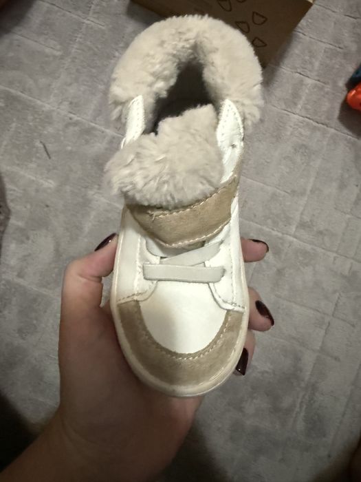 Обувки зара.