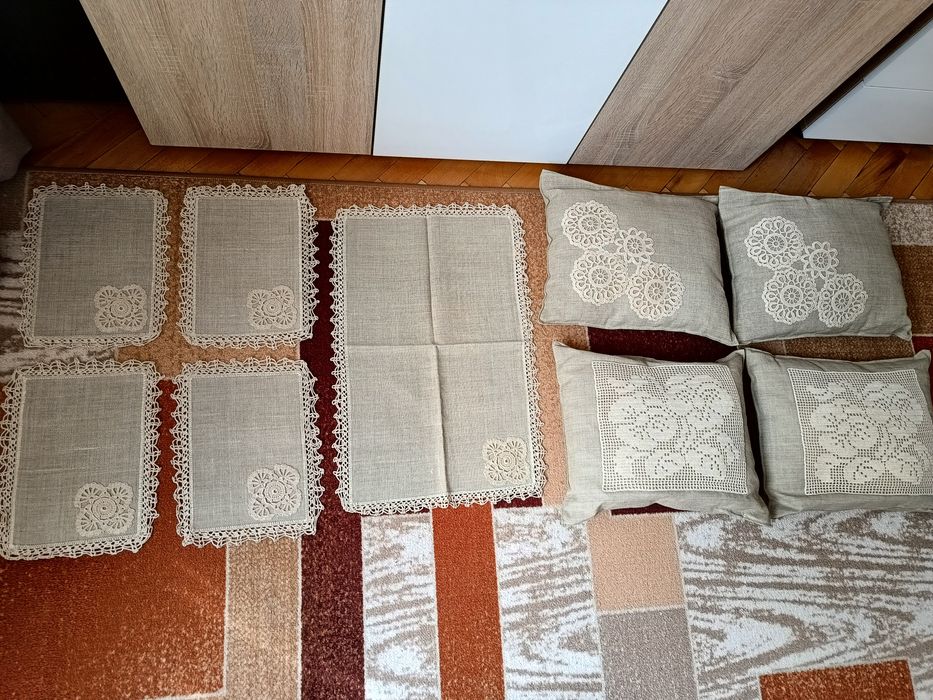 Продавам ръчни плетива и декорирани възглавници