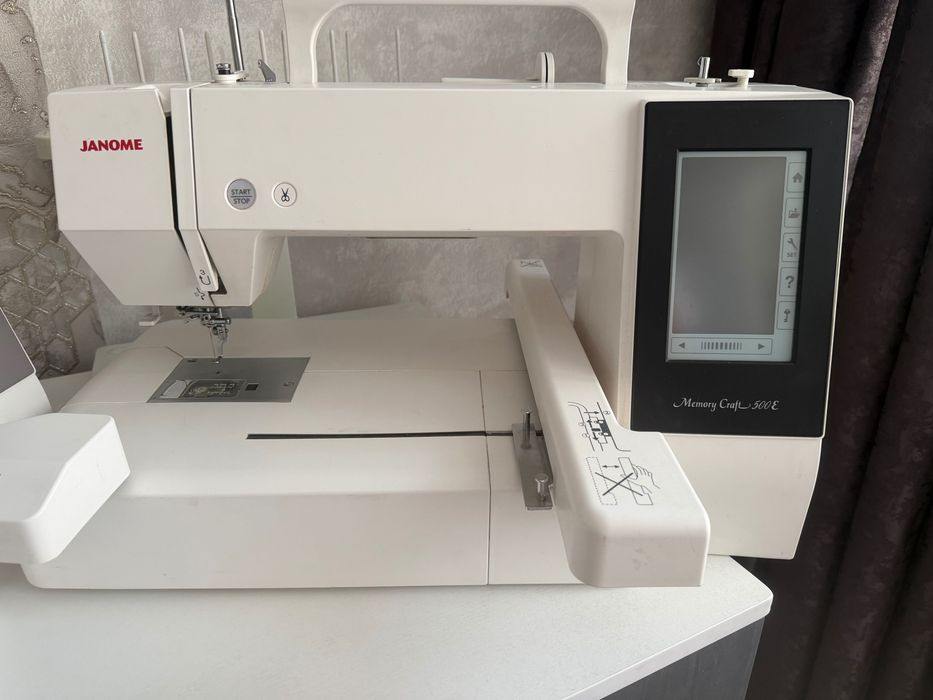 Вышивальные машины Janome 500E и Janome 550E