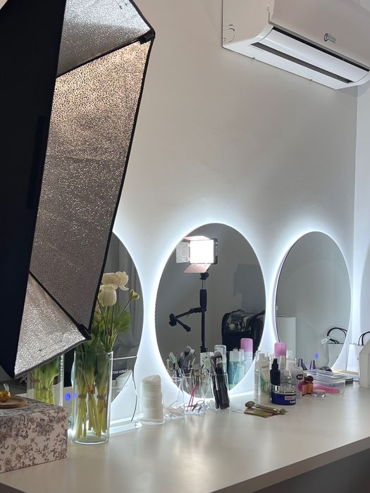 Makeup accessories: lights, makeup table, light mirrors makeup chair