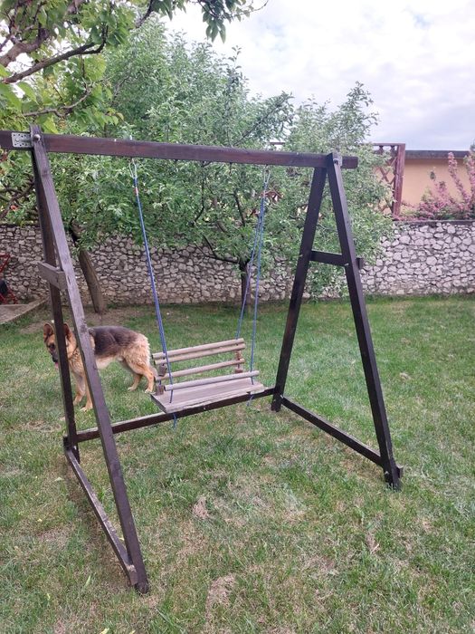 Vând leagăn de copii din lemn