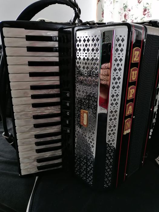Vând acordeon nou Zupan alpe III 72/ M