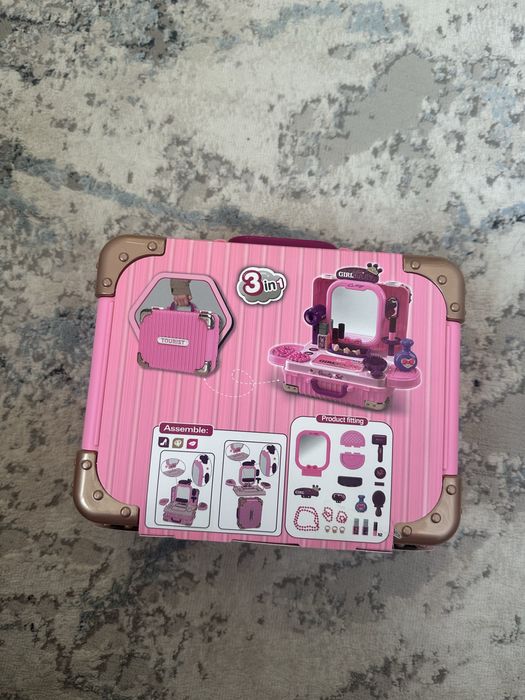 продаётся новогодний набор.